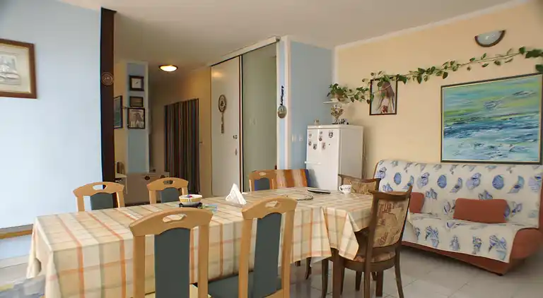 Komfortable Ferienwohnung am Strand Zubovici, Pag (A-4065-a)