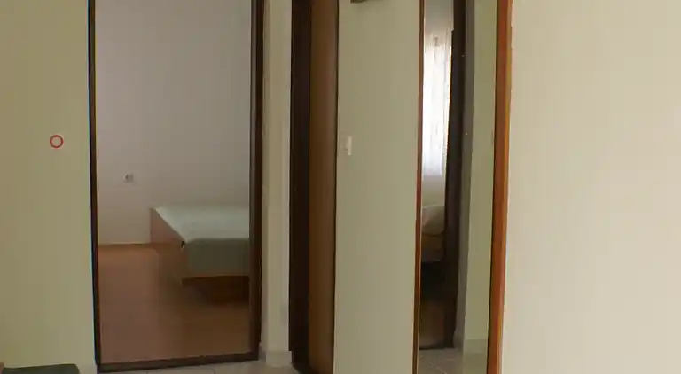 Komfortable Ferienwohnung am Strand Zubovici, Pag (A-4065-a)