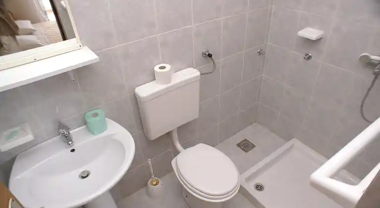 Komfortable Ferienwohnung am Strand Zubovici, Pag (A-4065-a)