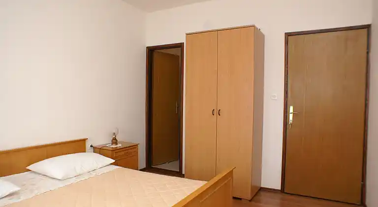 Komfortable Ferienwohnung am Strand Zubovici, Pag (A-4065-a)