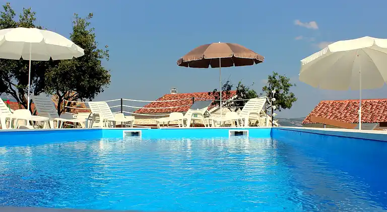 Two bedroom apartment with terrace and sea view Posedarje,