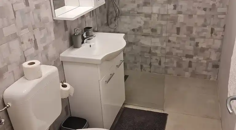 Two bedroom apartment with terrace and sea view Neviđane,