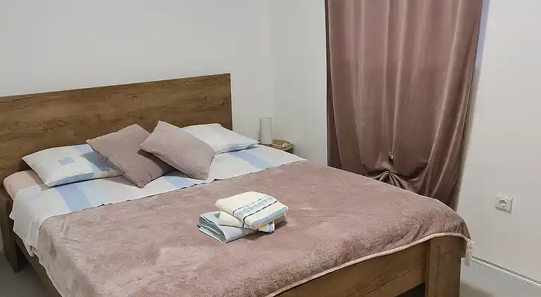 Two bedroom apartment with terrace and sea view Neviđane,