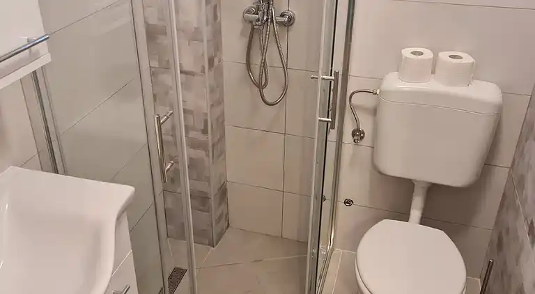 Two bedroom apartment with terrace and sea view Neviđane,