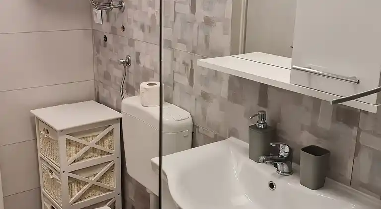 Two bedroom apartment with terrace and sea view Neviđane,