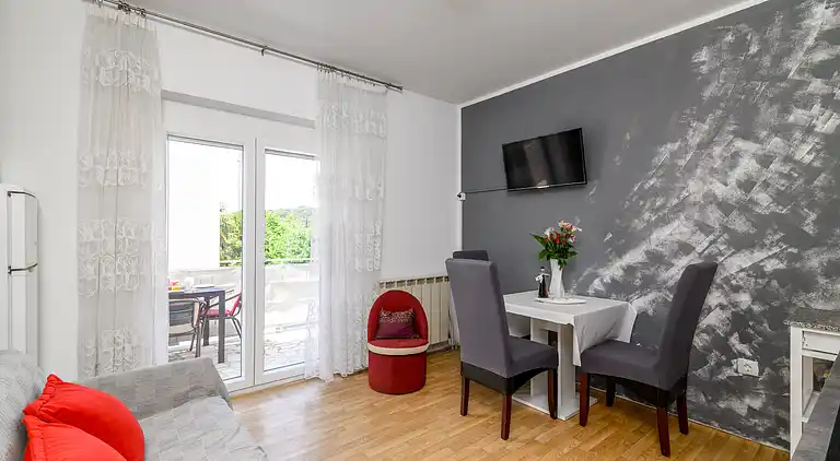 2-Zimmer-Ferienwohnung mit Terrasse Rovinj (A-19088-b)