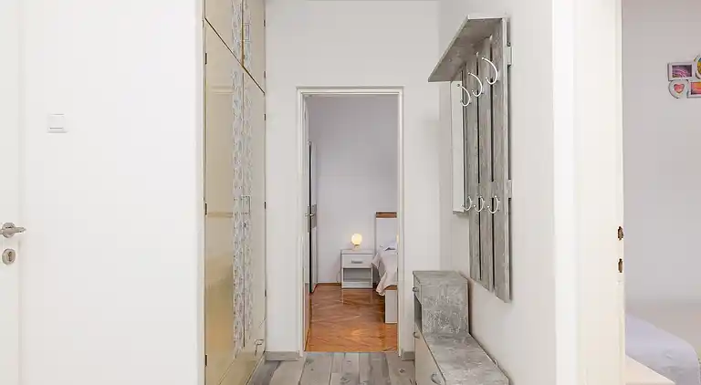 2-Zimmer-Ferienwohnung mit Terrasse Rovinj (A-19088-b)