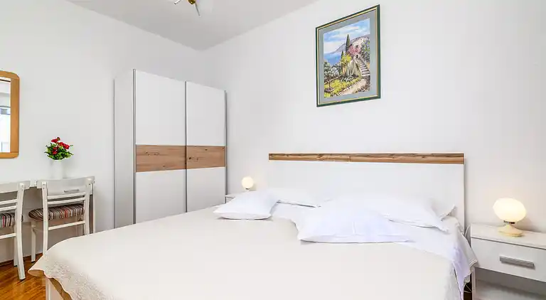 2-Zimmer-Ferienwohnung mit Terrasse Rovinj (A-19088-b)