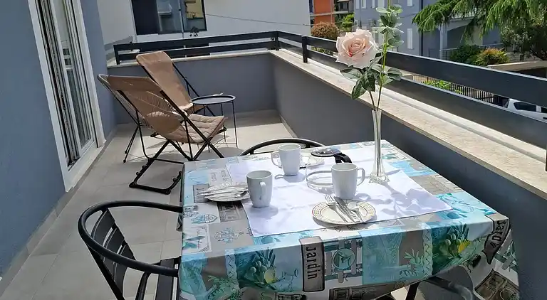 2-Zimmer-Ferienwohnung mit Terrasse Rovinj (A-19088-b)