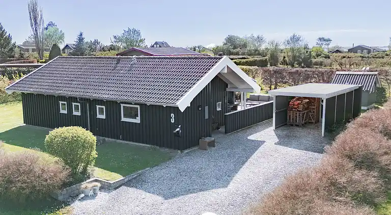 Hyggeligt sommerhus i naturrige omgivelser