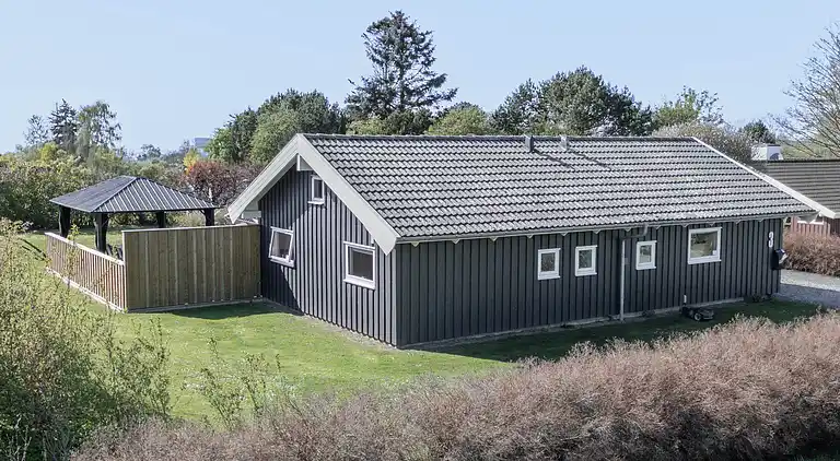 Hyggeligt sommerhus i naturrige omgivelser