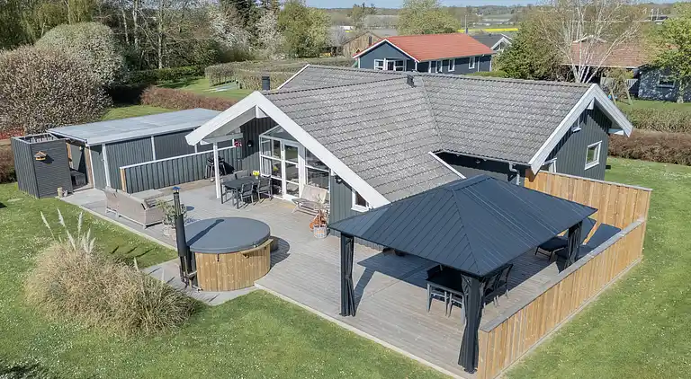 Hyggeligt sommerhus i naturrige omgivelser