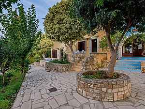 Group Accomodation, Heliopetra Studios And Houses