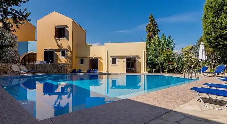 Group Accomodation, Heliopetra Studios And Houses
