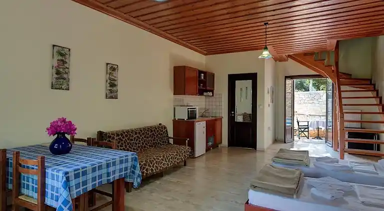Group Accomodation, Heliopetra Studios And Houses