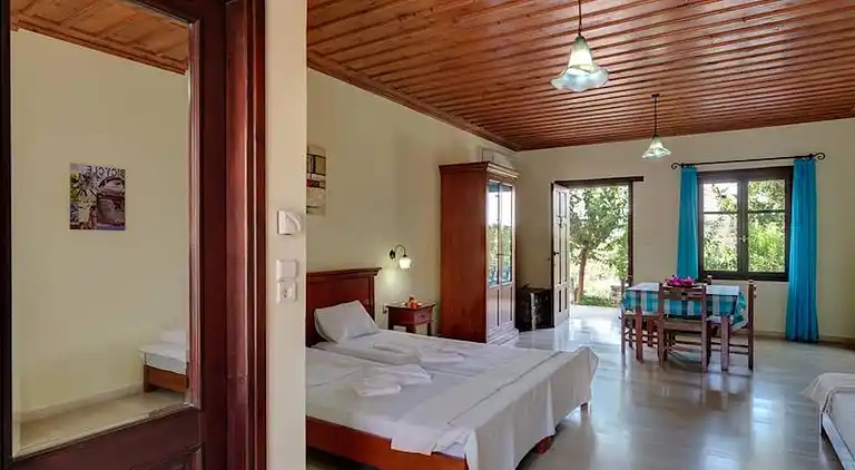 Group Accomodation, Heliopetra Studios And Houses