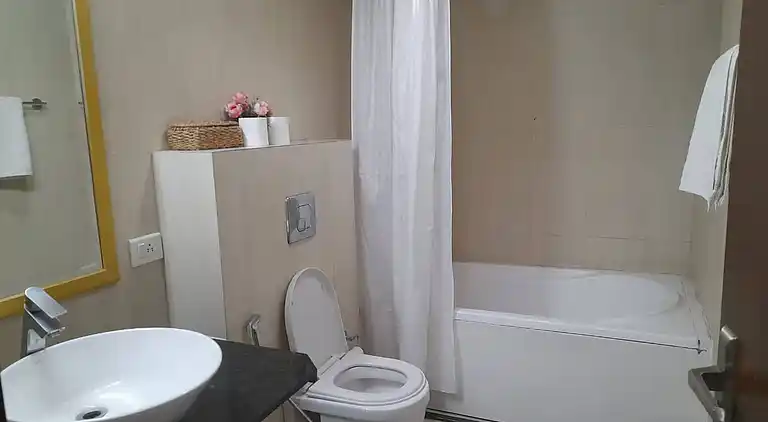 Luxuriöses 3BHK-Apartment in Gurgaon mit Stadt- und