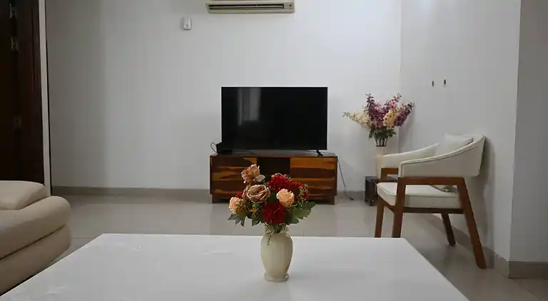 Luxuriöses 3BHK-Apartment in Gurgaon mit Stadt- und