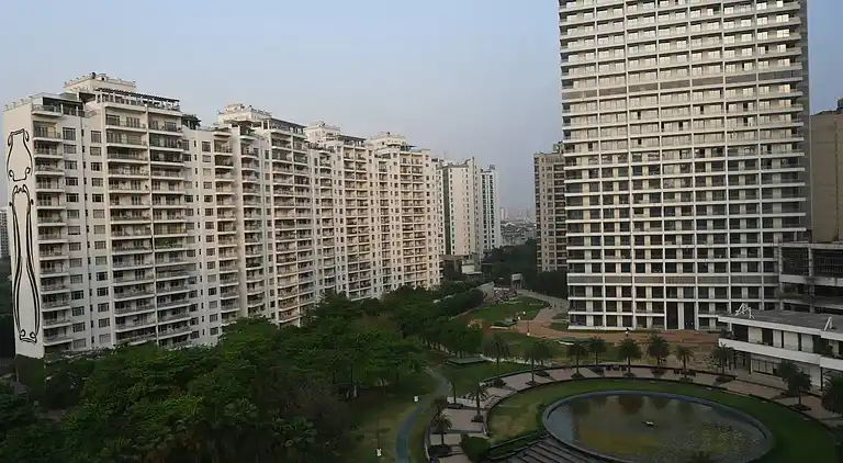 Luxuriöses 3BHK-Apartment in Gurgaon mit Stadt- und