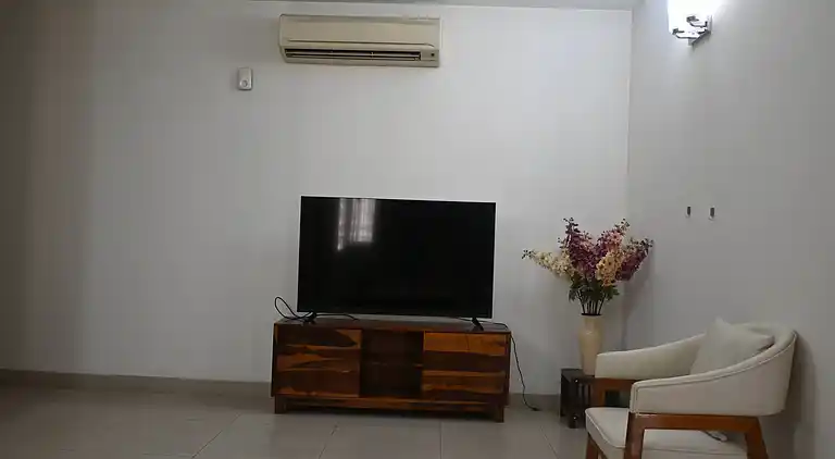 Luxuriöses 3BHK-Apartment in Gurgaon mit Stadt- und