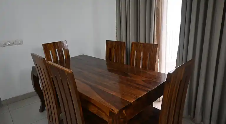 Luxuriöses 3BHK-Apartment in Gurgaon mit Stadt- und