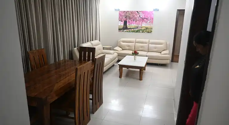 Luxuriöses 3BHK-Apartment in Gurgaon mit Stadt- und