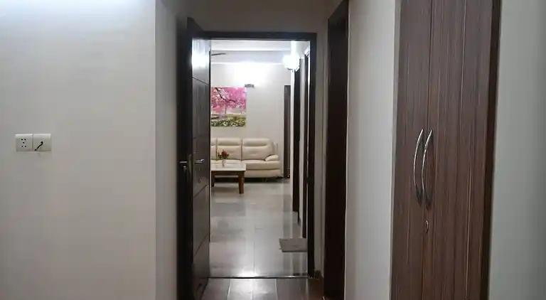 Luxuriöses 3BHK-Apartment in Gurgaon mit Stadt- und