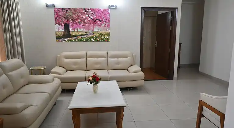 Luxuriöses 3BHK-Apartment in Gurgaon mit Stadt- und