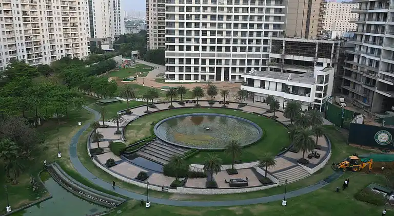 Luxuriöses 3BHK-Apartment in Gurgaon mit Stadt- und