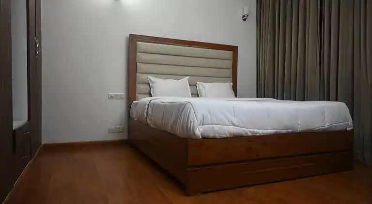 Luxuriöses 3BHK-Apartment in Gurgaon mit Stadt- und