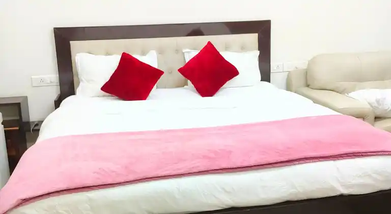 Luxuriöses 3BHK-Apartment in Gurgaon mit Stadt- und