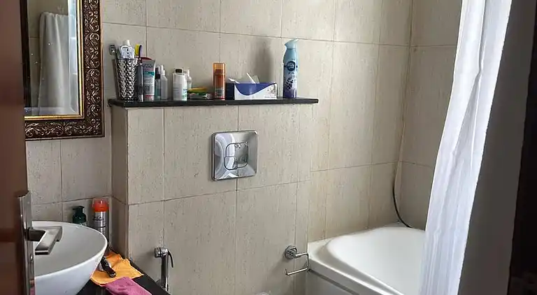 Luxuriöses 3BHK-Apartment in Gurgaon mit Stadt- und