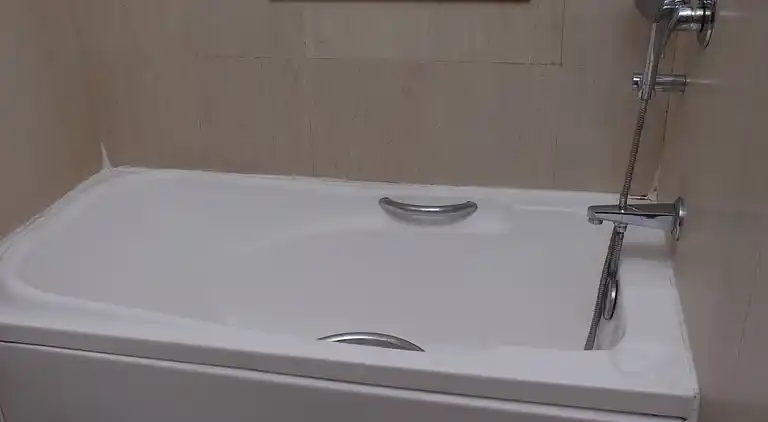 Luxuriöses 3BHK-Apartment in Gurgaon mit Stadt- und