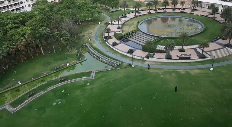 Luxuriöses 3BHK-Apartment in Gurgaon mit Stadt- und