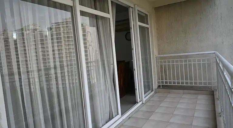 Luxuriöses 3BHK-Apartment in Gurgaon mit Stadt- und