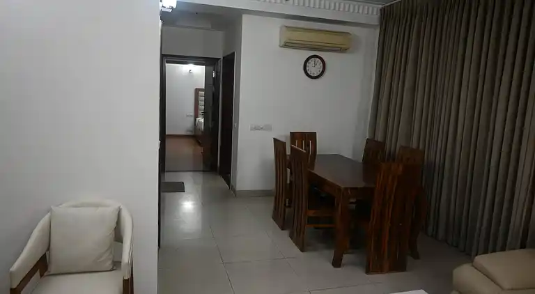 Luxuriöses 3BHK-Apartment in Gurgaon mit Stadt- und