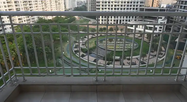 Luxuriöses 3BHK-Apartment in Gurgaon mit Stadt- und