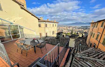 6 guests apt with terrace in pedestrian historic centre of