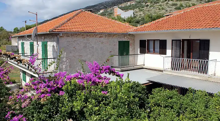 1-Zimmer-Ferienwohnung mit Terrasse Zavala, Hvar (A-128-d)