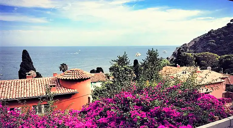 Holiday home in Èze