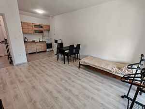 WorkStay Apartment – Modern Comfort with Private Parking,