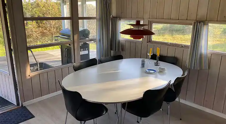 Feriehus nær strand og Fårup Sommerland