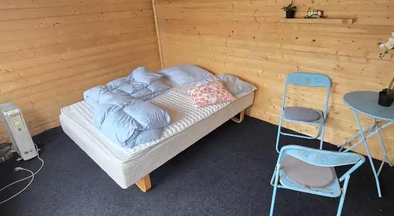 Großes Poolhaus mit Platz zum Entspannen