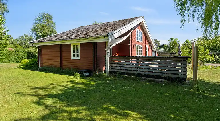 Hyggeligt feriehus tæt på fjord og badebro