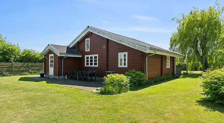 Hyggeligt feriehus tæt på fjord og badebro