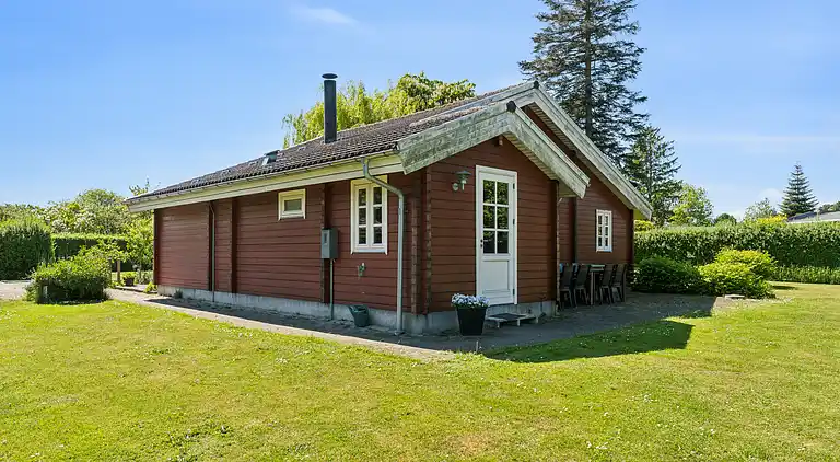 Hyggeligt feriehus tæt på fjord og badebro