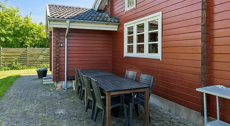 Hyggeligt feriehus tæt på fjord og badebro