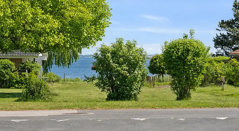 Hyggeligt feriehus tæt på fjord og badebro