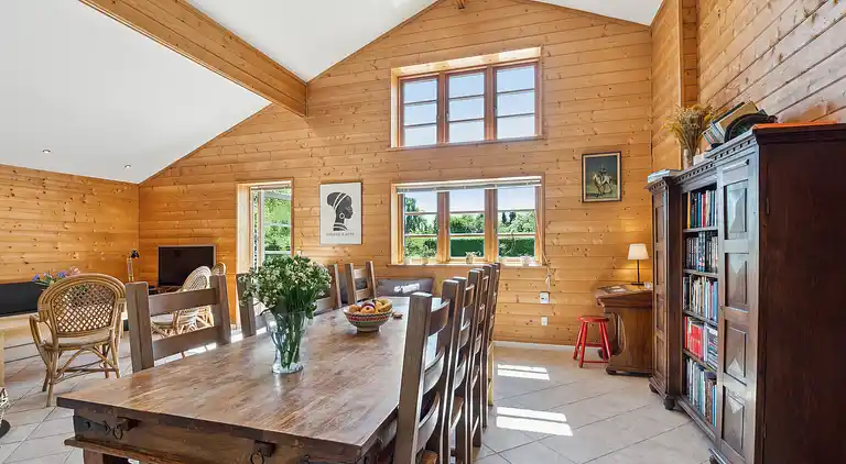 Hyggeligt feriehus tæt på fjord og badebro