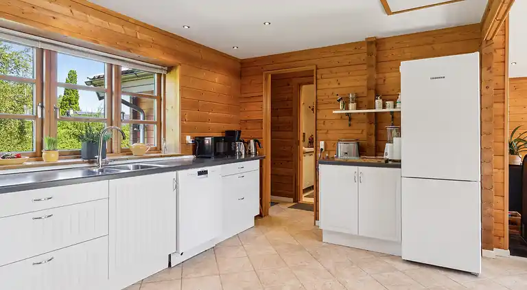 Hyggeligt feriehus tæt på fjord og badebro